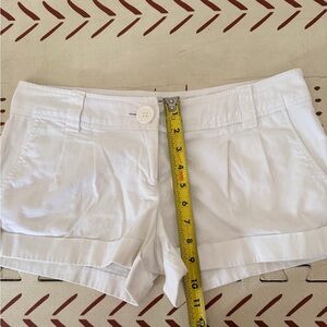 Forever 21 vintage White low rise Pleated Cotton Shorts